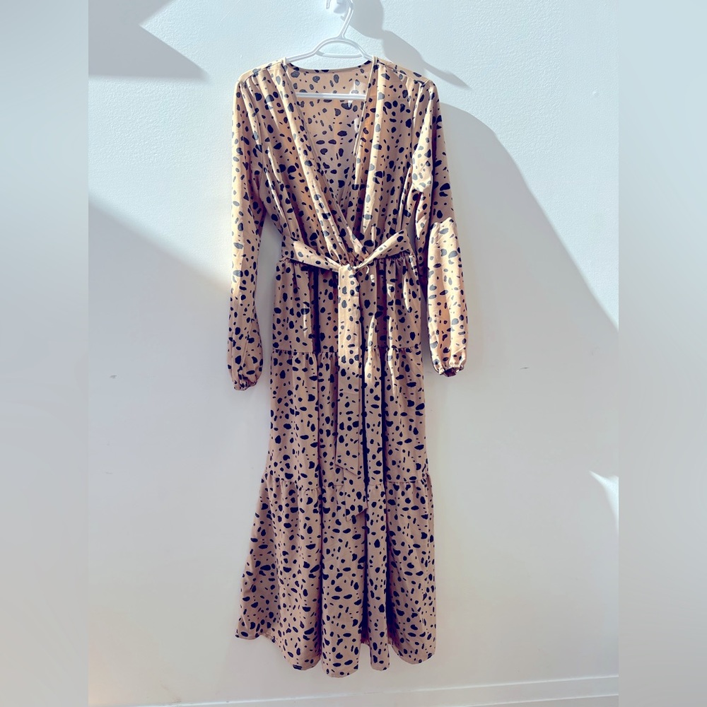 Beautiful midi dress with belt